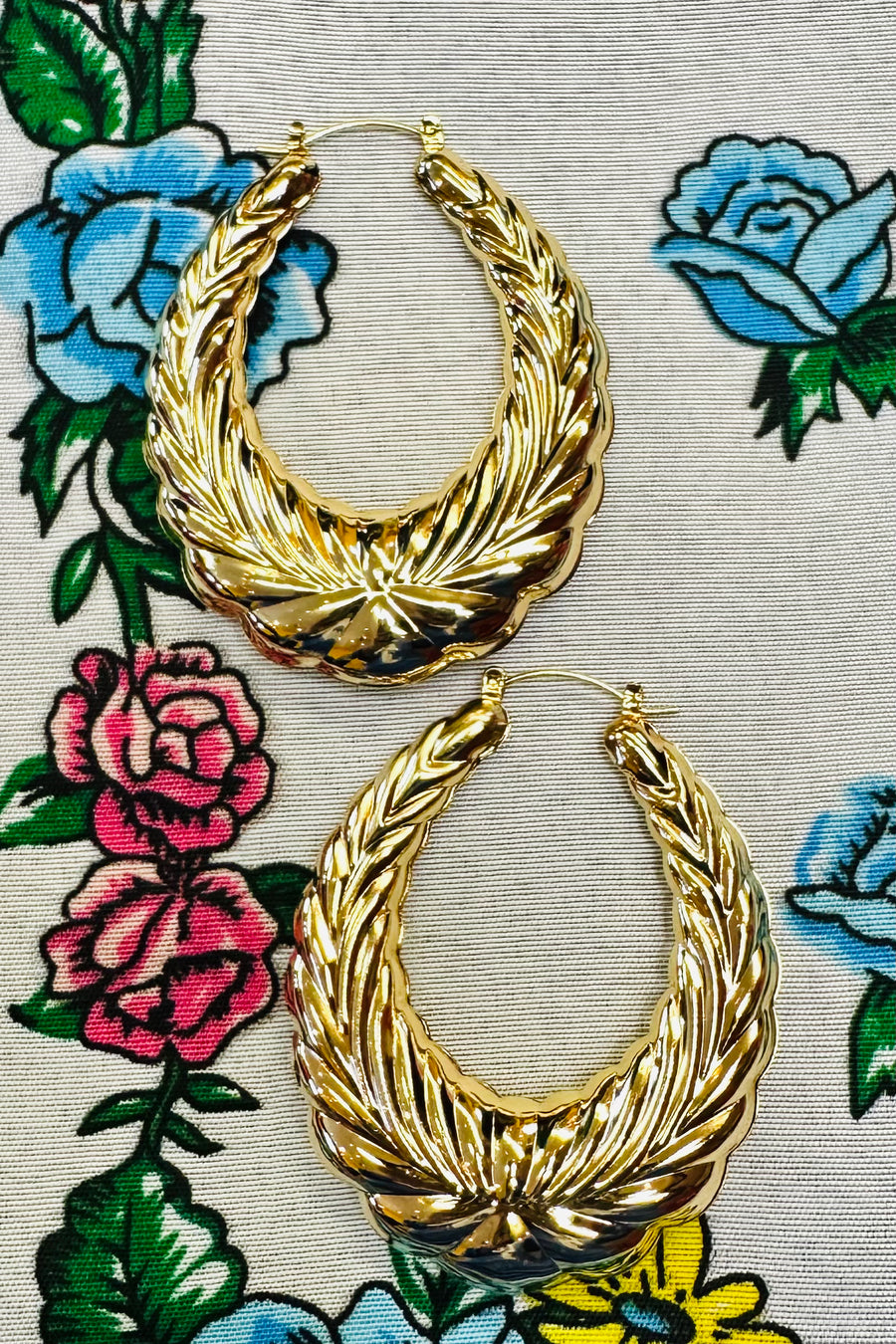 OG Scallop Knocker Hoops